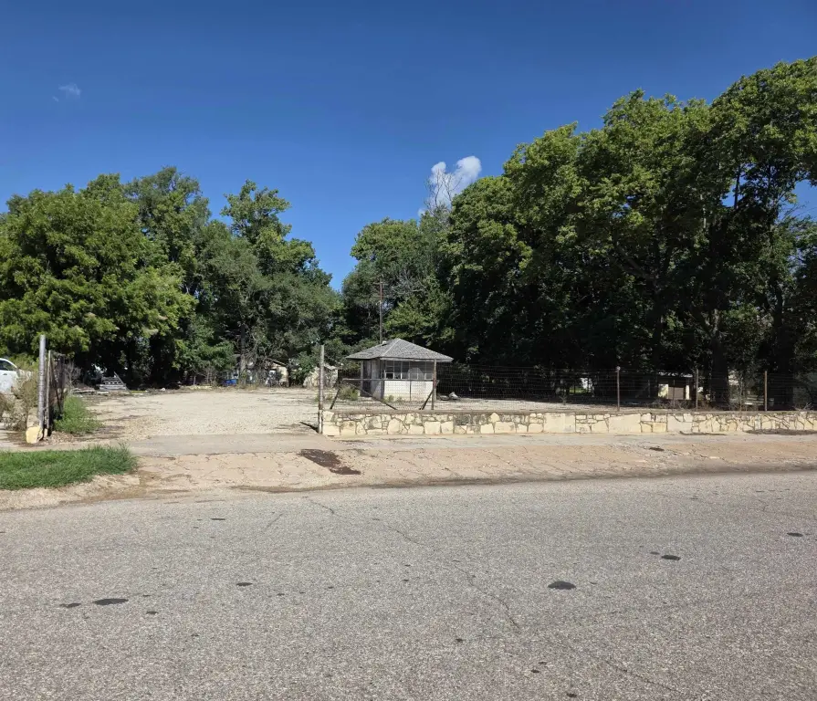 715 Manning St, Winfield, KS 67156