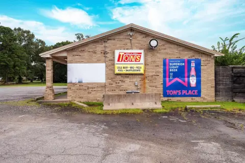 Established Restaurant and Bar Opportunity