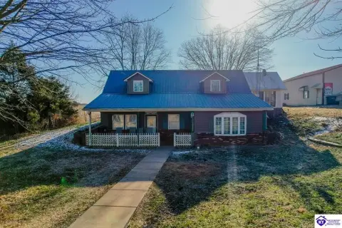 Hodgenville Mini-Farm with Metal Building