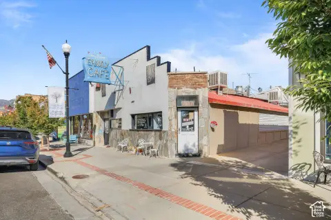 Breakfast Diner with Attached Apartment
