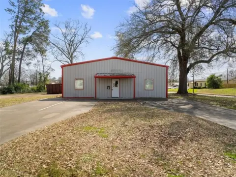 Commercial Property with Bay Doors