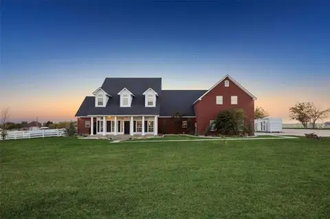 Picturesque Ranch-Style Estate on Acres