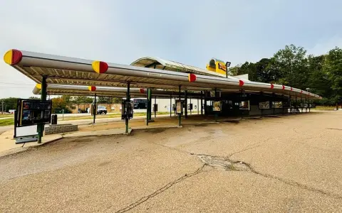 Former Drive-In on High-Traffic Corridor