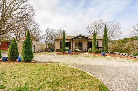 Live/Work Space Near Eureka Springs