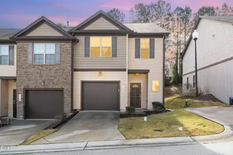 Charming Townhome in Holly Springs