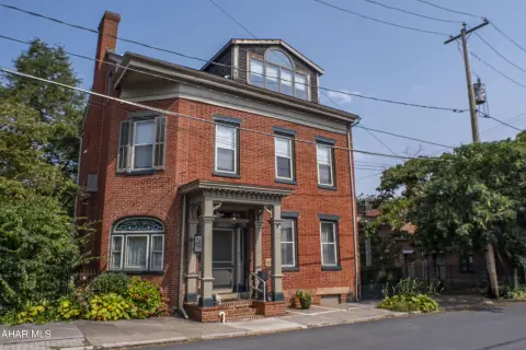 Historic Hollidaysburg Homestead & B&B
