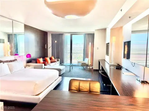 Palms Place High-Floor Studio Suite