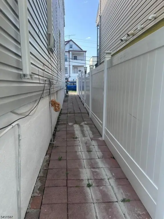 Picture 3