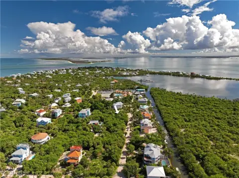 Corner Lot in Upper Captiva