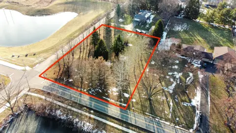 Serene Corner Lot in Valparaiso