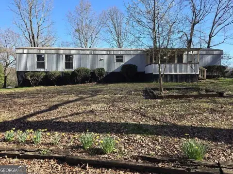 Four-Home Mobile Home Community