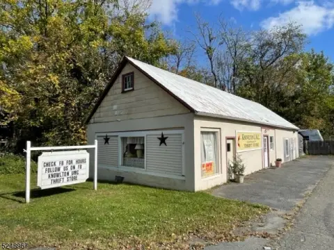 Mixed-Use Investment Property on Highway