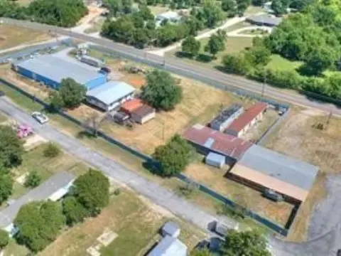 Fenced Flex Property With Shop