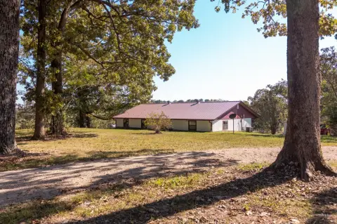 Land with Berm Home, Thayer MO