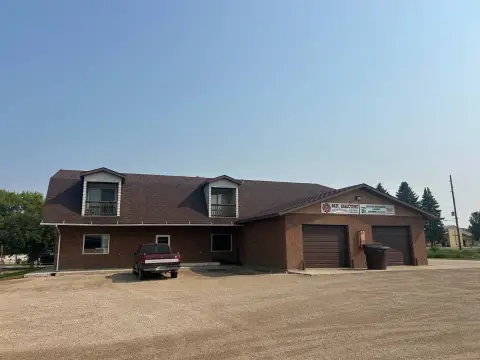 Triplex with Workshop and Double Garage