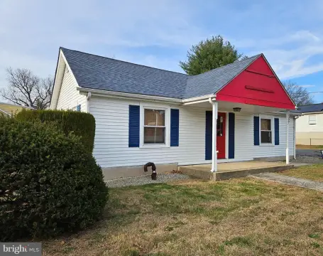 Stand-Alone Commercial Building For Lease