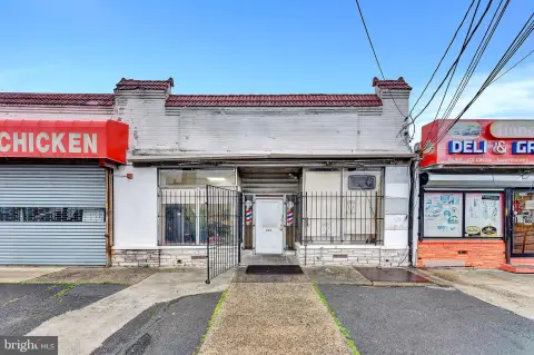 Storefront on Parkway Avenue, Trenton