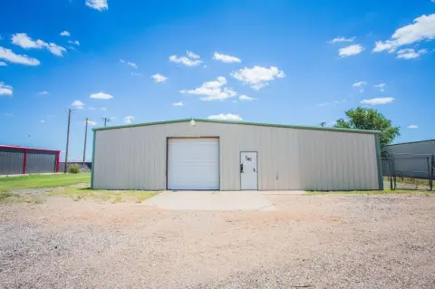 Versatile Flex Building in Lubbock