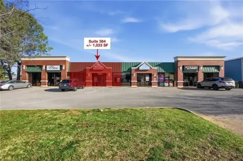 Fayetteville Retail/Office Space Available