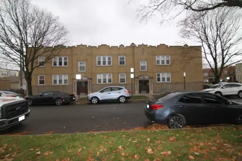 6-Unit Apartment Building