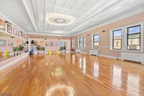 Retail Space in Dover Town