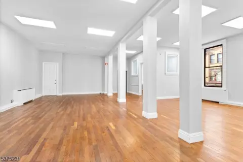 Retail Space in Dover Town