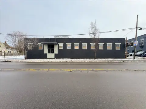 Versatile Flex Commercial/Warehouse Building