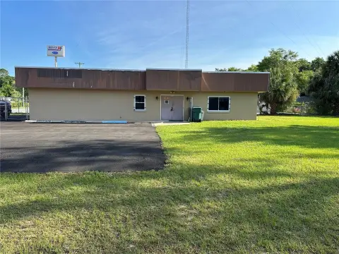 Ocala Industrial Property with Yard
