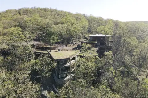 Tuxedo Park Office/Residential Opportunity