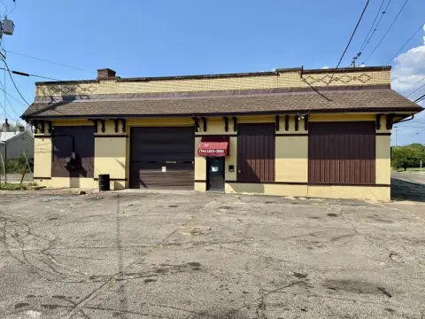 Restaurant Property with Garage