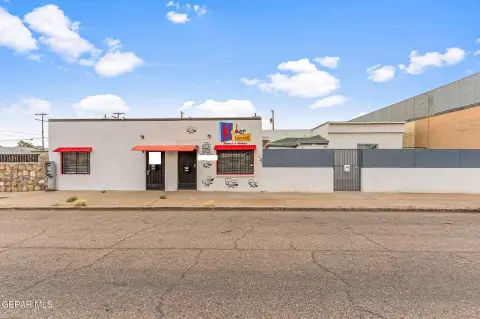 Restaurant-Ready Commercial Property with Duplex