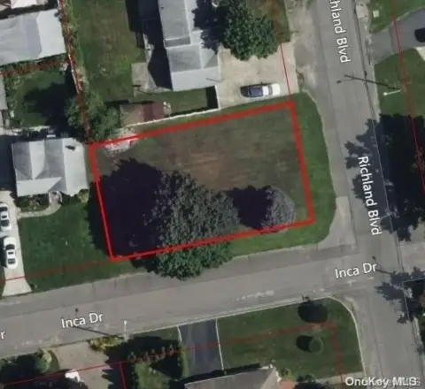 Residential Land in Bay Shore