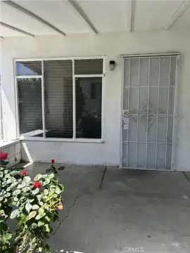 Fourplex End-Unit Apartment