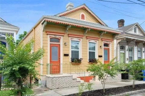 Victorian Duplex with Updated Interiors