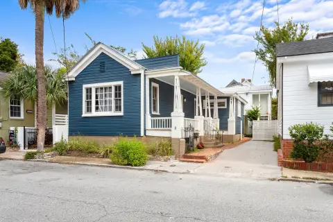 Renovated Triplex Near Hampton Park