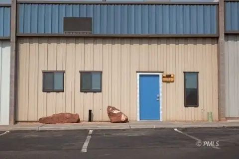 Live/Work Space Near Lake Powell