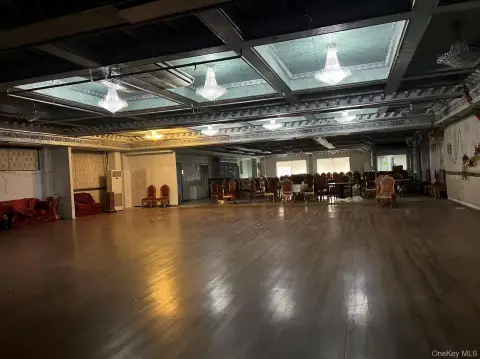 Spacious Commercial Property in Flushing