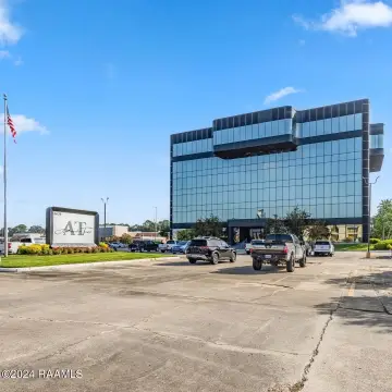 Office Suites with On-Site Parking