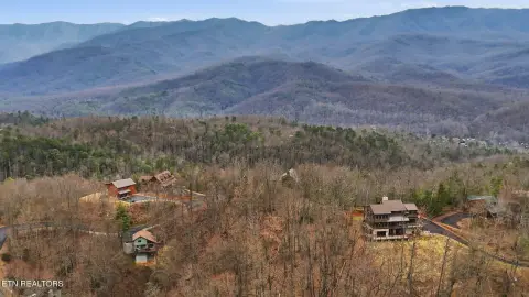 Gatlinburg Land in Cobbly Nob