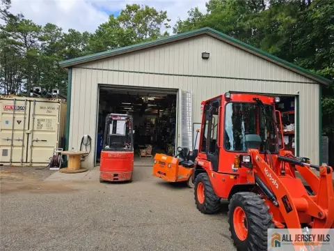 Versatile Property with Business Functionality