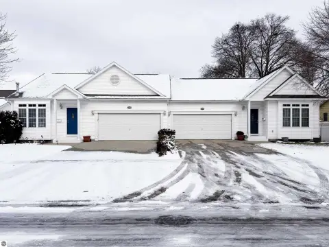 Well-Maintained Duplex in Mt Pleasant