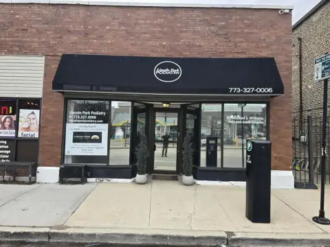 Lincoln Park Storefront Opportunity