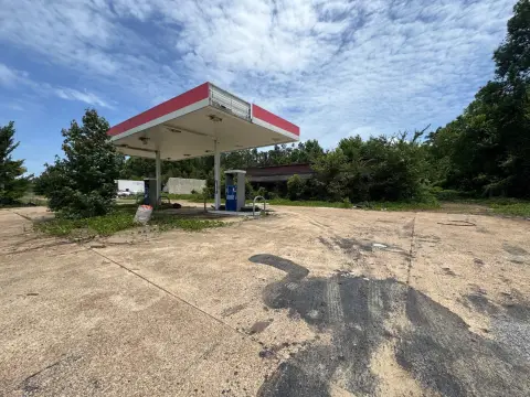 Commercial Land with Former Convenience Store