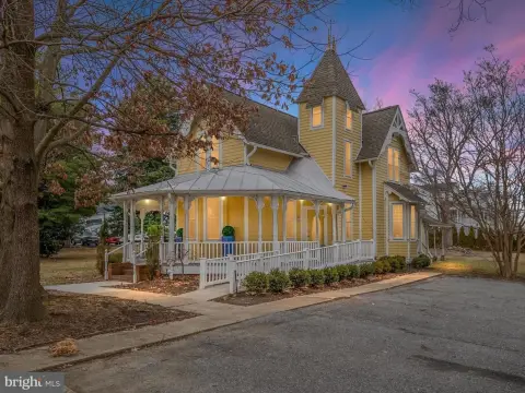 Renovated Commercial Building on Acreage