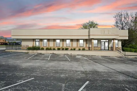 Highway 27 Commercial Building