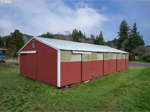 Carson Land with Barn
