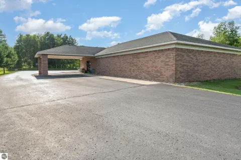 Versatile Commercial Building on M-65