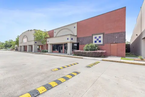 Retail Space on Ambassador Caffery