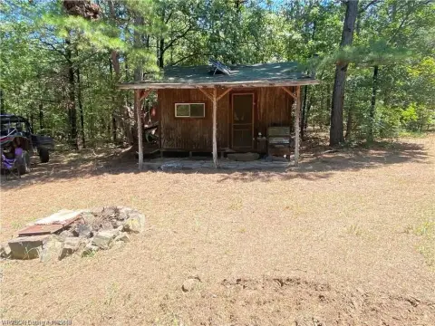 Hartford Land with Hunting Cabin