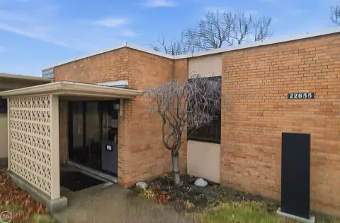 Versatile Commercial Building, Hazel Park